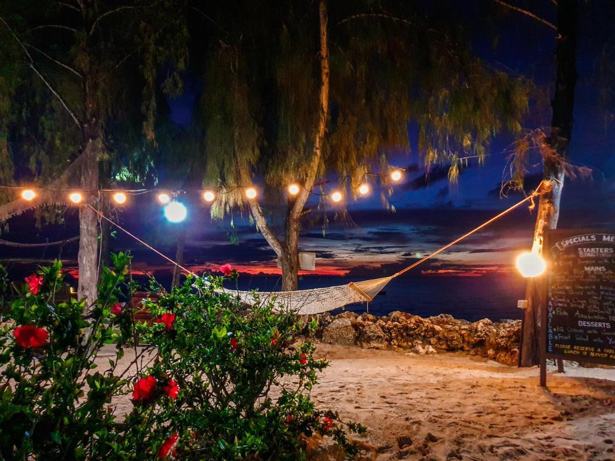 Flame Tree Cottages Нунгви Екстериор снимка