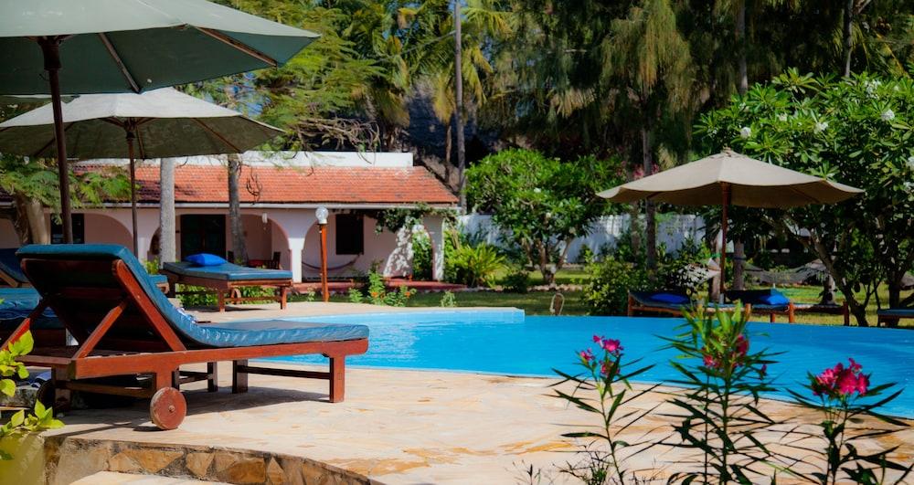 Flame Tree Cottages Нунгви Екстериор снимка
